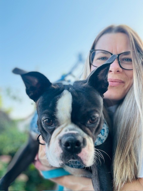 Photo of Lisa Simpson with her black and white dog